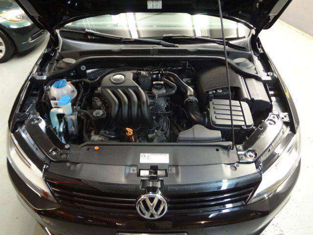 2011 Volkswagen Jetta 4dr Sedan 6A